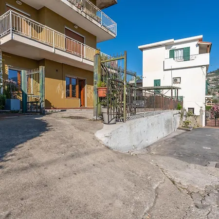 Graziosa Residenza In Collina Apartment *